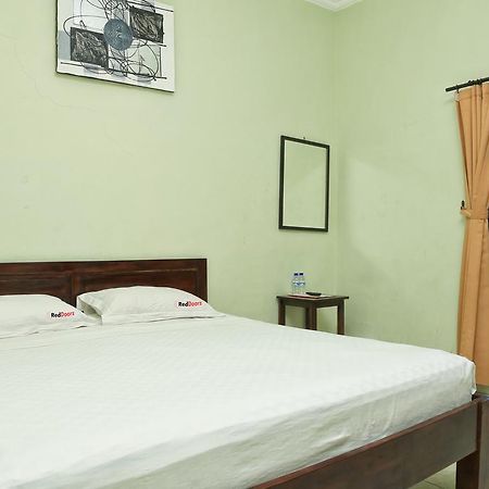 Reddoorz @ Mataram Kuta 3 Hotel Exterior photo