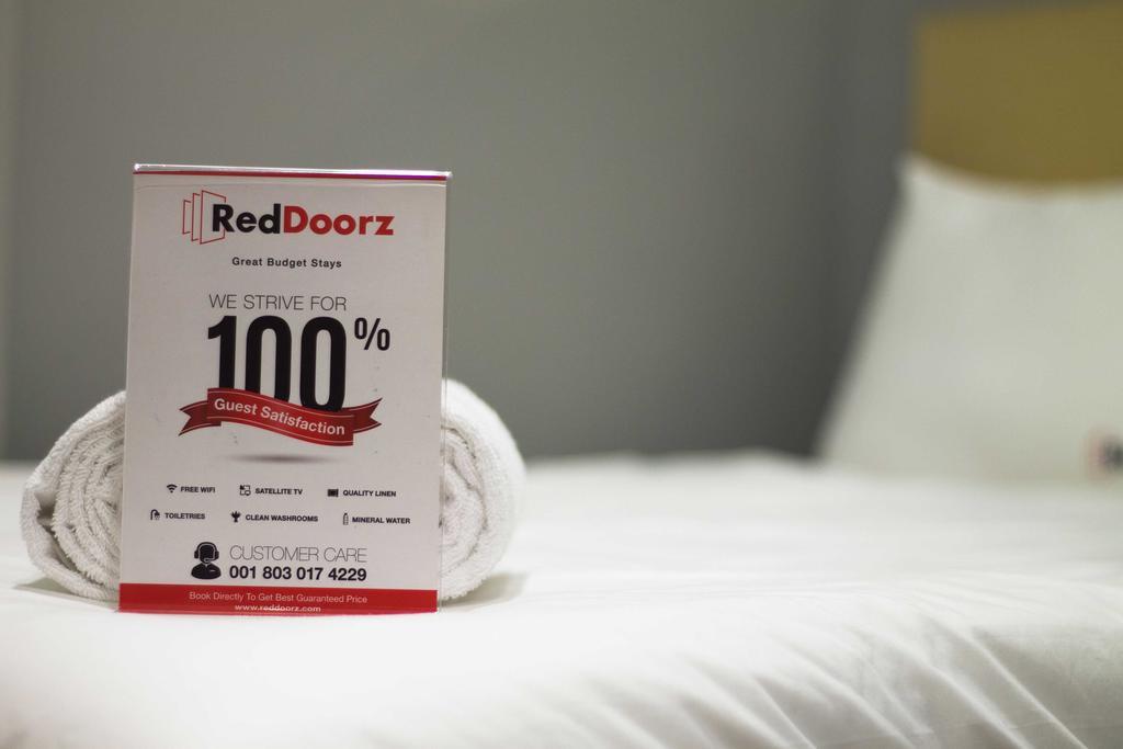 Reddoorz @ Mataram Kuta 3 Hotel Exterior photo