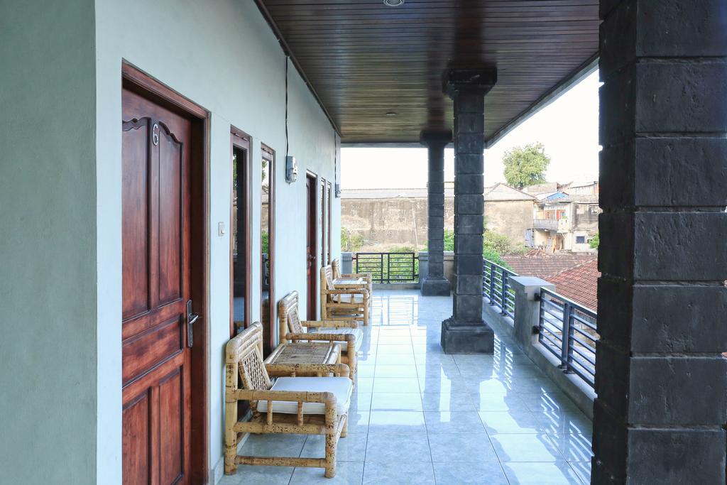 Reddoorz @ Mataram Kuta 3 Hotel Exterior photo