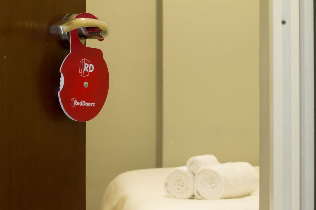 Reddoorz @ Mataram Kuta 3 Hotel Exterior photo