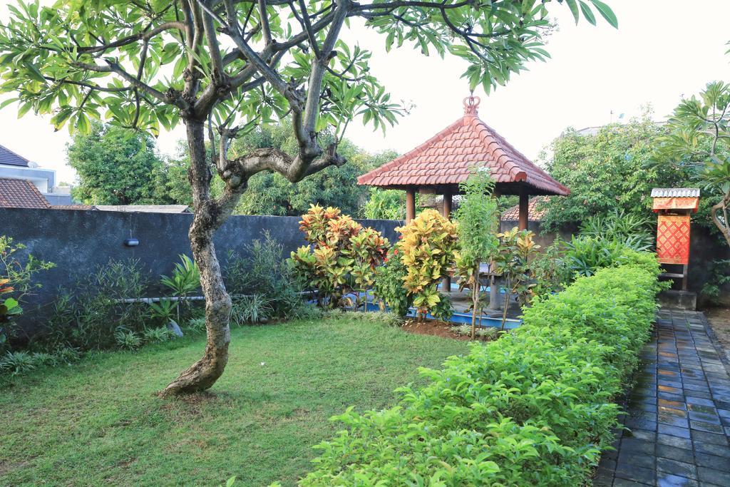 Reddoorz @ Mataram Kuta 3 Hotel Exterior photo