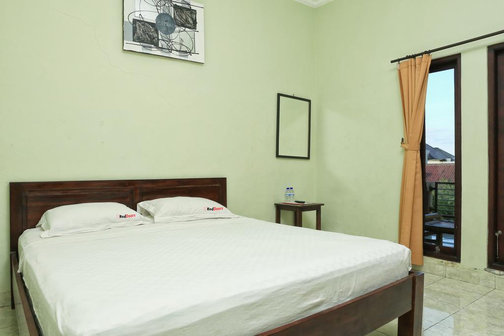 Reddoorz @ Mataram Kuta 3 Hotel Exterior photo