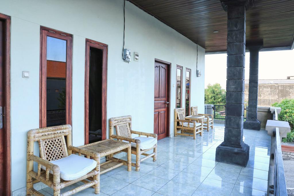 Reddoorz @ Mataram Kuta 3 Hotel Exterior photo