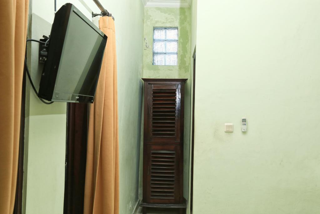Reddoorz @ Mataram Kuta 3 Hotel Exterior photo
